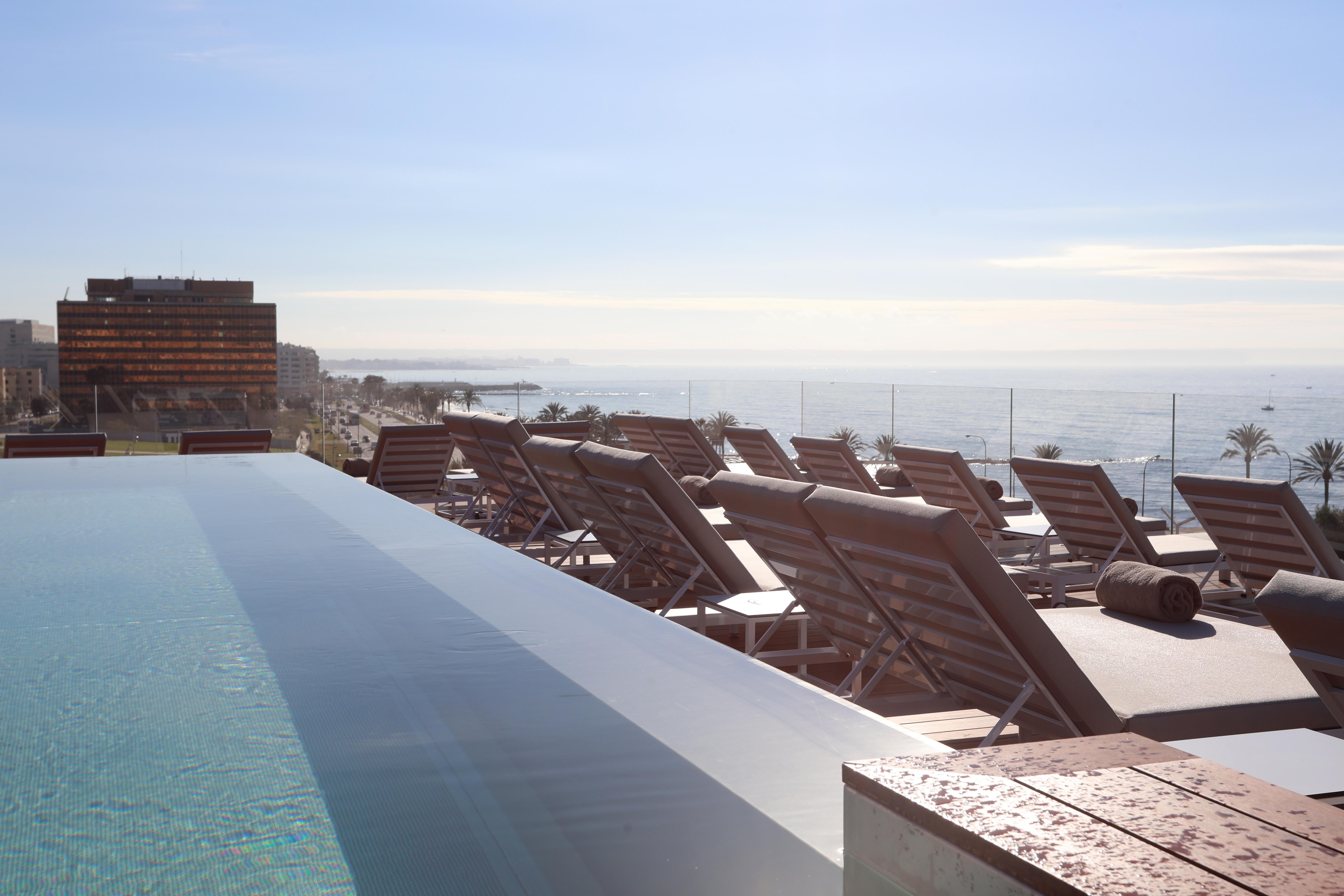 Es Princep - The Leading Hotels Of The World Palma de Mallorca Exterior photo The rooftop pool at the hotel