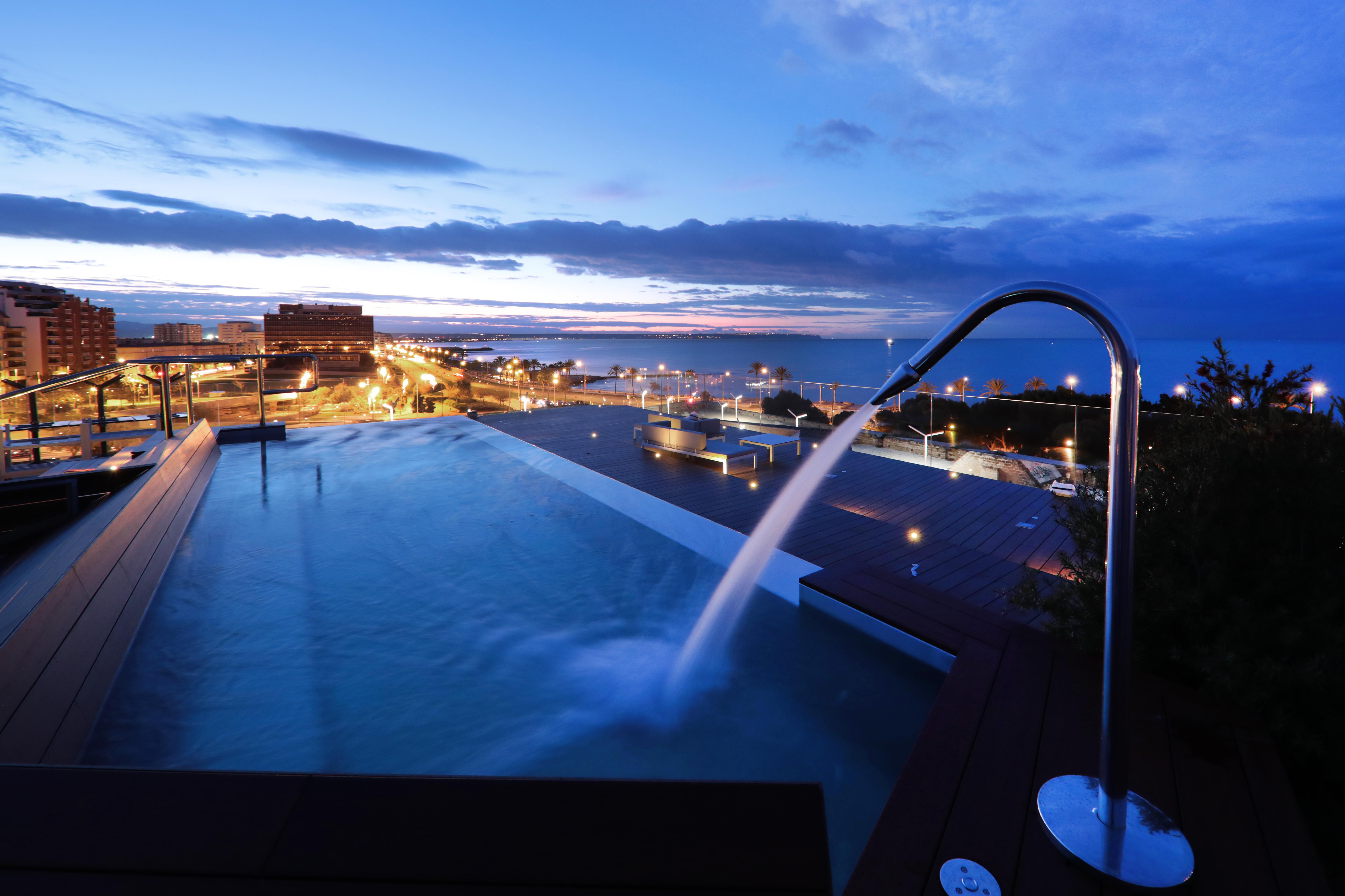 Es Princep - The Leading Hotels Of The World Palma de Mallorca Exterior photo The rooftop pool at the Hotel du Cap